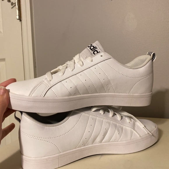 Women’s Adidas Sneakers - Picture 4 of 5